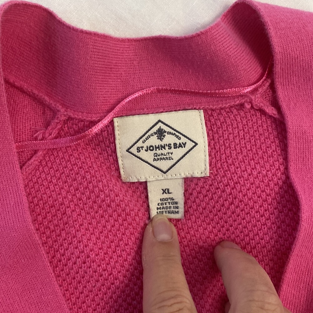 Lightweight hot pink sweater - Picture 2 of 2